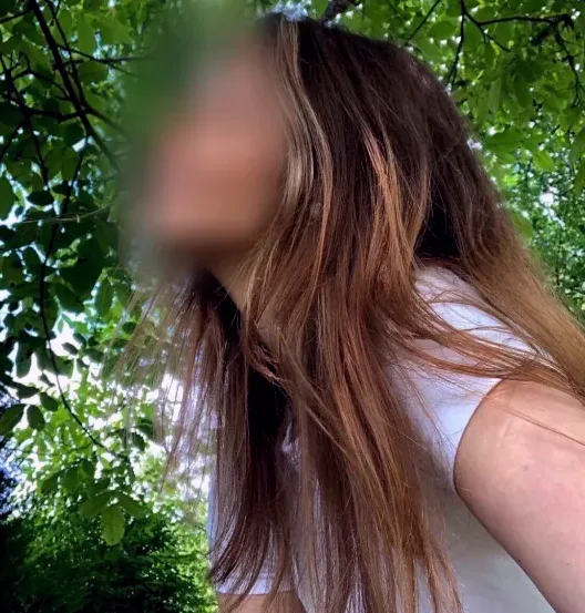 Daniela, 24