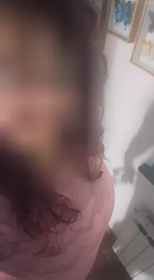 Manuela, 31