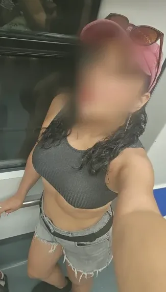 Melina, 37