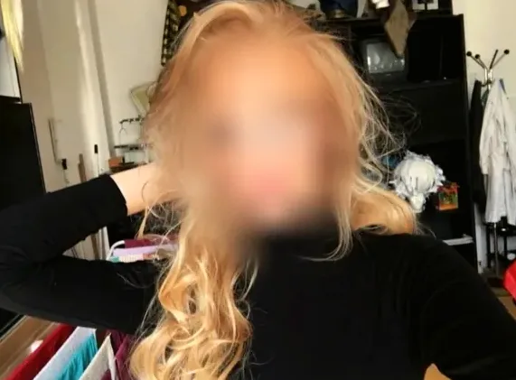 Nicole, 21