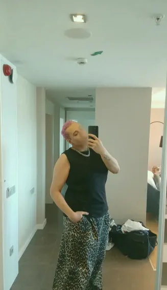 Paula, 33